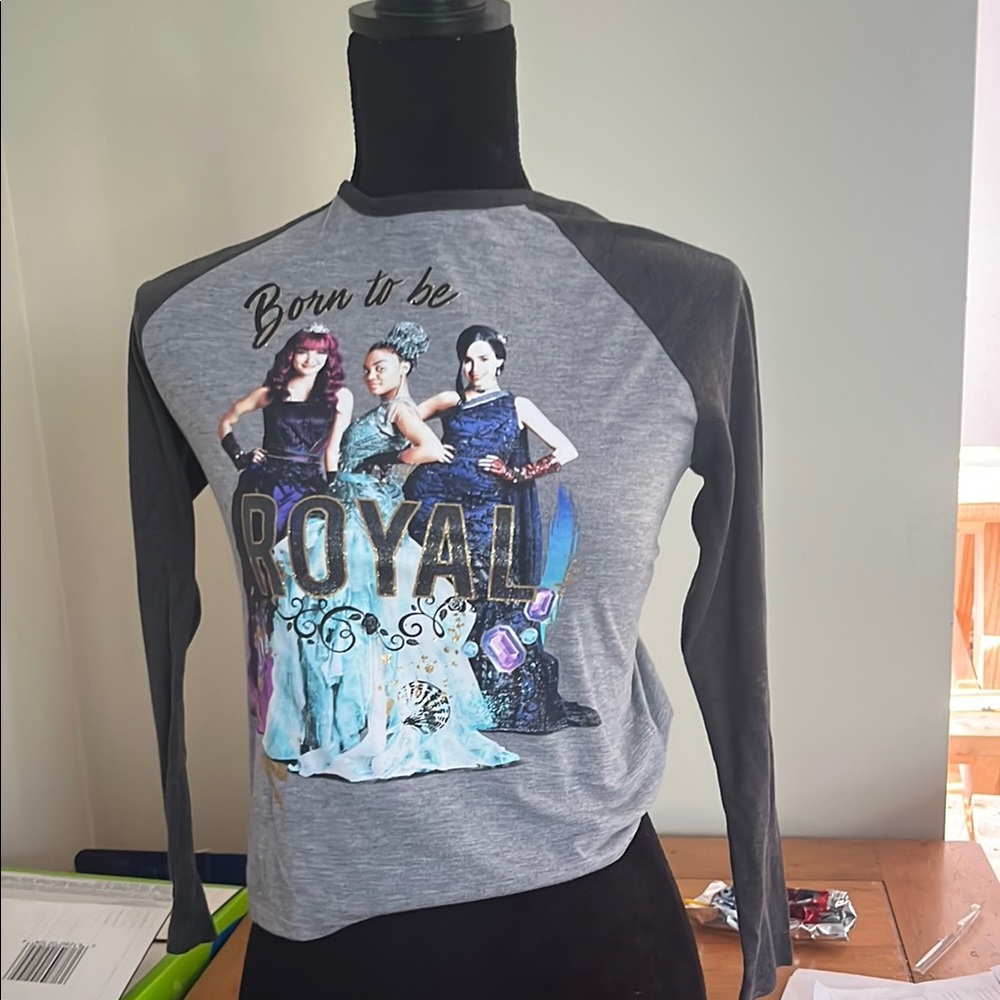 𝓖𝓻𝓪𝔂 descendent born to be free Disney T-shirt, long sleeve